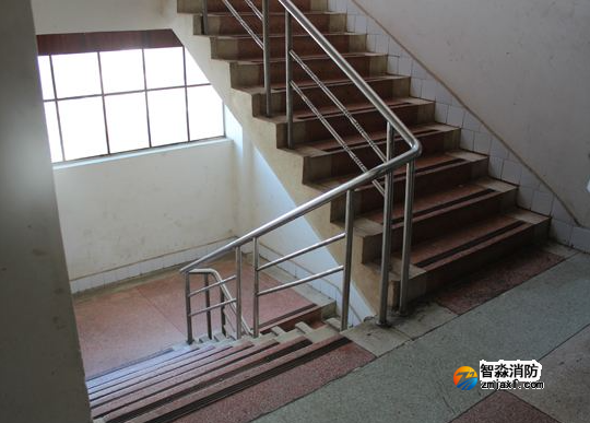 公共疏散楼梯间的地下与地上部分未进行防火分隔——风险分析、原因探讨与对策建议